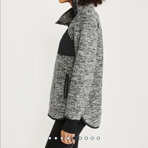 Abercrombie & Fitch asymmetrical snap-up fleece